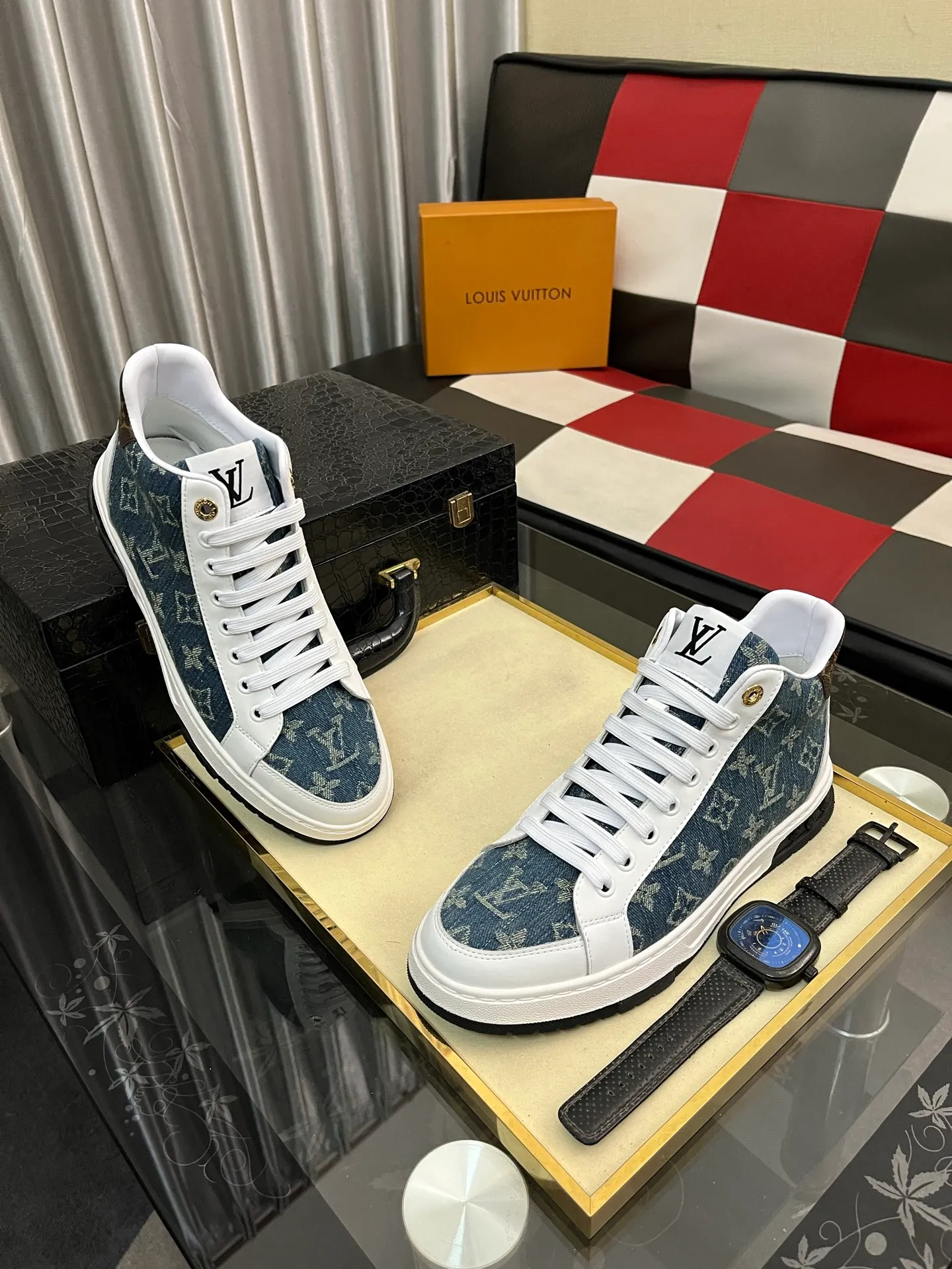 Men's shoes 💰420⌚️⌚️《Louis vuitton/LV Louis Vuitton》original quality.~ Unique modern style sneakers. 🏃A must-have casual shoe for trendy men😍😍 Original brand imported from Italy, imported original leather, cowhide lining (refuses to discolor and grind feet) sole: original sole provided by the original factory, French lazy style design ⚠️Fit to the feet, original quality, super comfortable original sole. Code number: 38-442️⃣Colors available